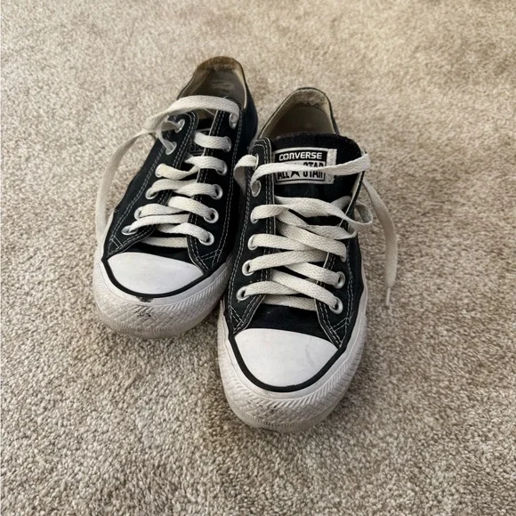 Women’s Converse Sneakers Size 7 - Picture 2 of 4